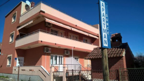 Отель Apartment Sunce  Каштел Камбеловац
